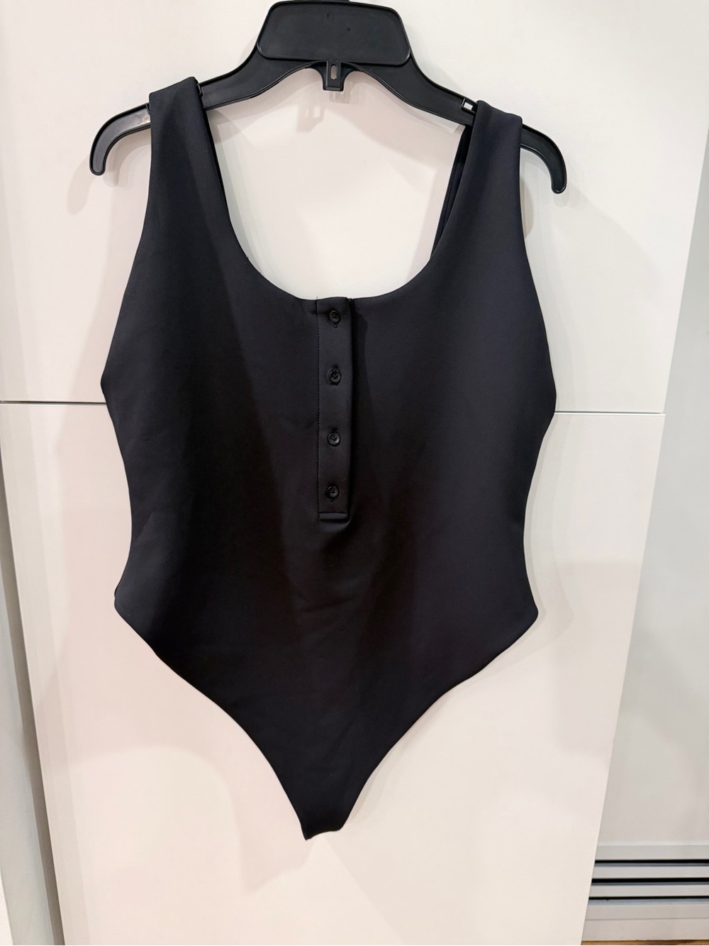 Alice + Olivia Black Button Front Scoop Neck Bodysuit Size L NWT